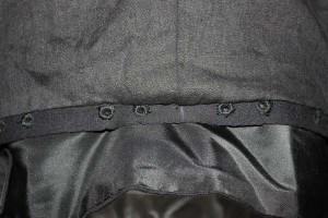 Eyelet band inside the doublet
